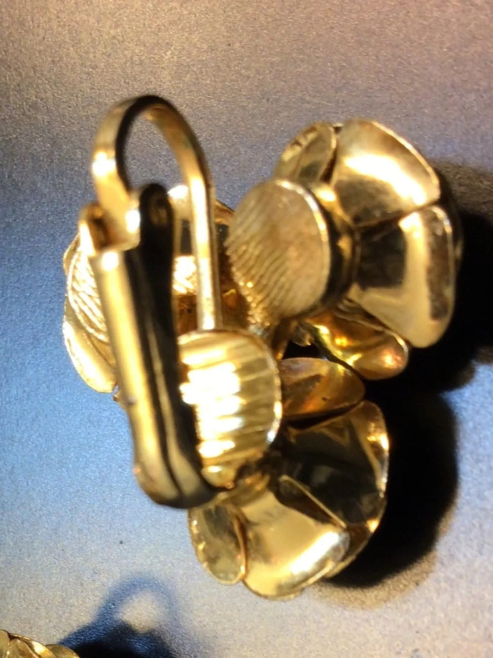 Vintage 1960s Triple Rose Clip On Earrings Gold Tone Mesh Texture Romantic